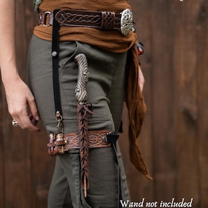 Verziertes Leder-Strumpfhalter-Holster für Magier, Hexen und Cosplay - Zauberstab Oberschenkel-Accessoire für LARP und Fantasy