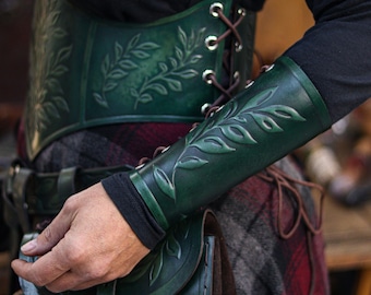 Leaf Elven Bracer Caesar Roman Laurel Renaissance Faire Leather LARP Cosplay Fantasy Arm Guard Fae Herbalist Costume Accessory