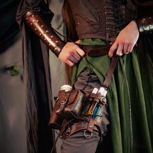 Porta coscia da avventuriero, imbracatura per gamba in pelle / Fondina LARP modulare / Marsupio medievale, porta pozioni, custodia per pergamene / Accessorio Ren Faire
