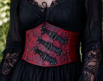 Elegant Floral Roses Underbust Leather Pirate Corset Handcrafted Rose Design for Larp Reinassance Faire & Gothic Cosplay Fae Costume