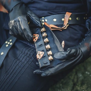 Étui en cuir pour potions, kit de ceinture pour GN, kit de potions de sorcier Cosplay et déguisement. Transportez facilement six bouteilles en cristal avec bouchon en liège.