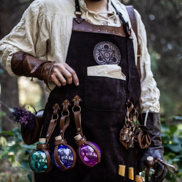 Leather Apron, larp Alchemy steampunk crazy scientist mechanics, engineers. With accesories and pockets perfect for Barber