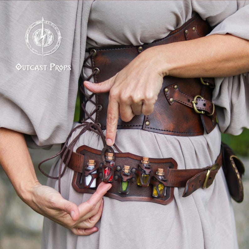Belt Potion holder for 5 small bottles. Made of leather for adventurers, steampunk, alchemist, healers, cosplay or just to keep spices