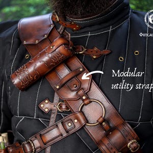Ursine rustning läder Baldric Witcher inspirerad björn skolutrustning läderbandolier för LARP Cosplay handgjord justerbar sele bild 12