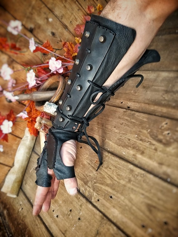 Samurai Leather Bracers, Larp or Cosplay Leather and Metal Pair of Bracers  for Fantasy Cosplay, Accurate Replica. 