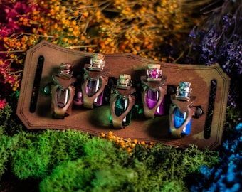 Porte-potions de ceinture pour 5 petites bouteilles. Fabriqué en cuir pour les aventuriers, les steampunks, les alchimistes, les guérisseurs, les cosplayers ou tout simplement pour garder des épices