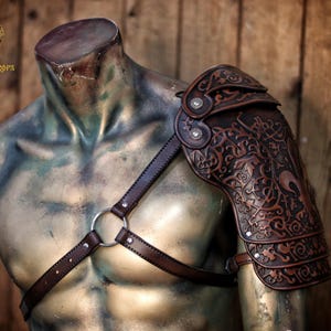 Leather Shoulder Pauldron: Musketeer Armor for LARP, Renaissance LARP, cosplay, Ren Faire accessory, Aramis inspired
