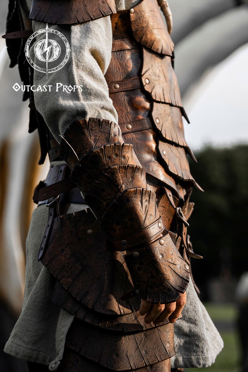 Dragon Scale Leather Bracer: LARP Cosplay Armor for Fantasy Warriors, Orcs, Archers - Handmade Medieval Costume