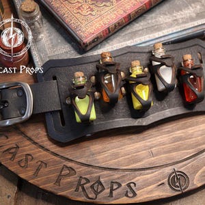 Belt Potion holder for 5 small bottles. Made of leather for adventurers, steampunk, alchemist, healers, cosplay or just to keep spices