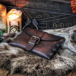 Leather plain hip bag, belt bag for larp, medieval purse steampunk, cosplay or fantasy costume. Wide Viking, celtic, elven or dwarf bag Aged Brown