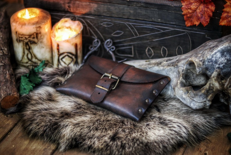 Leather plain hip bag, belt bag for larp, medieval purse steampunk, cosplay or fantasy costume. Wide Viking, celtic, elven or dwarf bag Aged Brown