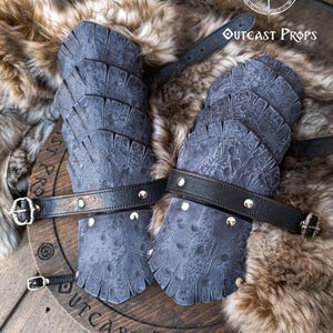 Dragon Scale Leather Bracer: LARP Cosplay Armor for Fantasy Warriors, Orcs, Archers - Handmade Medieval Costume