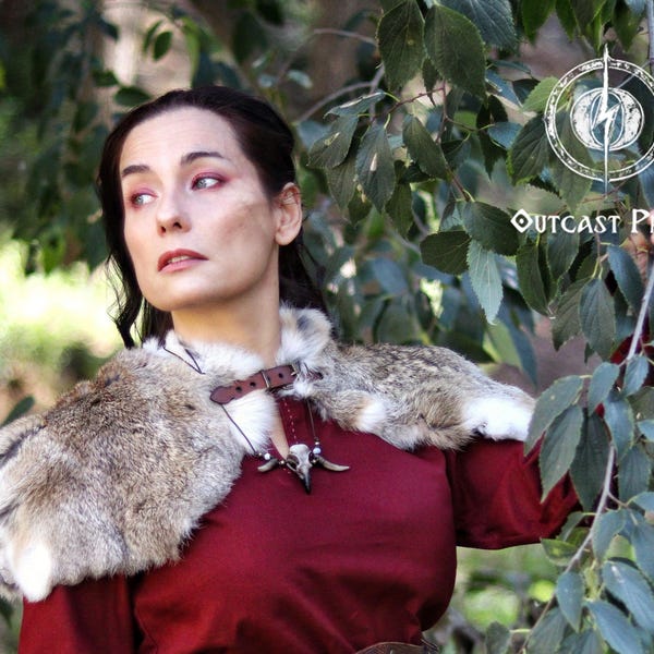 Manto de piel vikingo, capa de piel de conejo tribal celta bárbara, cuero hecho a mano, LARP, cosplay, disfraz de guerrero de fantasía medieval, capa de piel