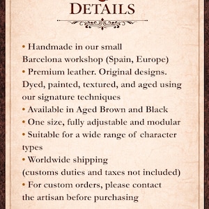 Pu&ograve; includere: Annuncio in stile vintage con la parola "DETAILS" in un carattere decorativo. Il testo descrive prodotti in pelle fatti a mano, disponibili in marrone invecchiato e nero, con design originali e taglie regolabili. Il logo Outcast Props &egrave; in basso.