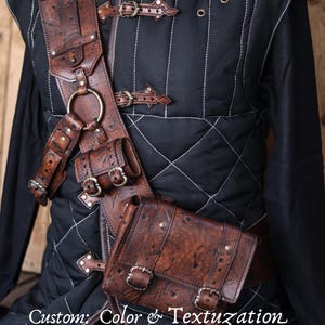 Ursine rustning läder Baldric Witcher inspirerad björn skolutrustning läderbandolier för LARP Cosplay handgjord justerbar sele bild 17