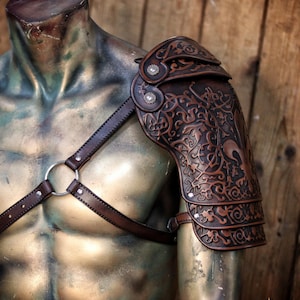 Leather Shoulder Pauldron: Musketeer Armor for LARP, Renaissance LARP, cosplay, Ren Faire accessory, Aramis inspired