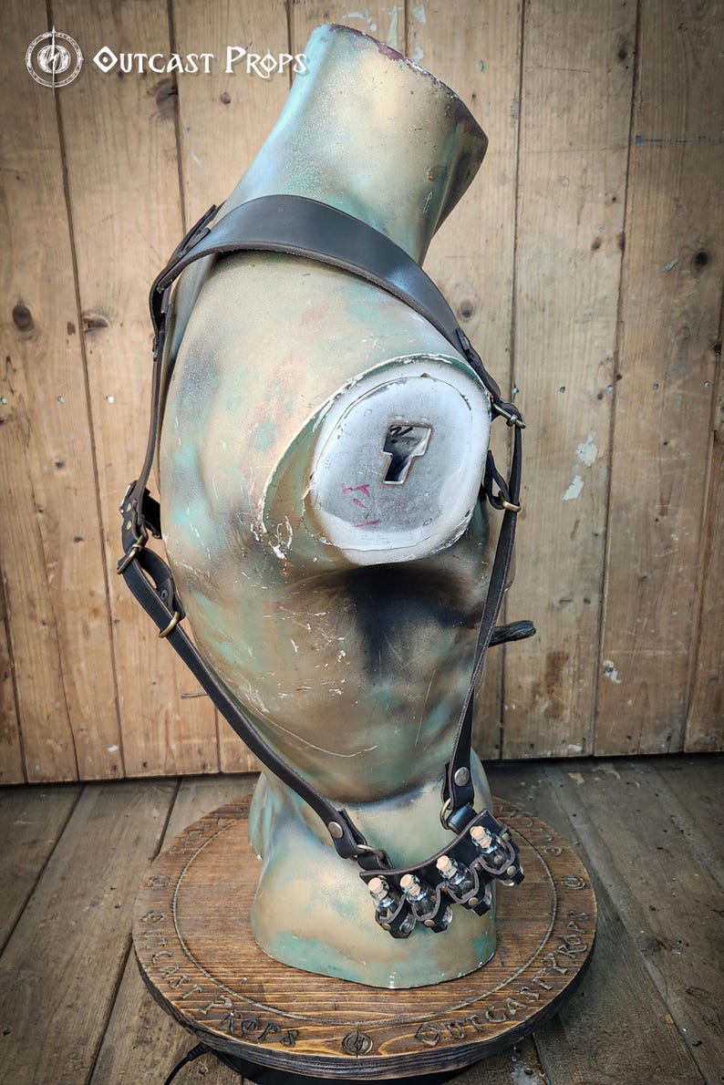 Magic Wand shoulder Holster made of full-grain leather with potions for wizards and witches. Auror Cosplay and LARP