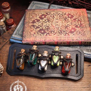 Belt Potion holder for 5 small bottles. Made of leather for adventurers, steampunk, alchemist, healers, cosplay or just to keep spices