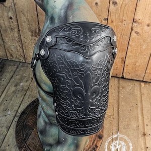 Leather Shoulder Pauldron: Musketeer Armor for LARP, Renaissance LARP, cosplay, Ren Faire accessory, Aramis inspired