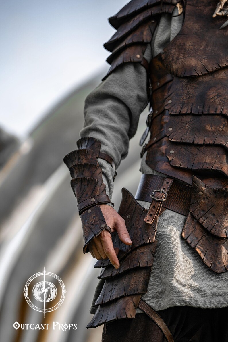 Dragon Scale Leather Bracer: LARP Cosplay Armor for Fantasy Warriors, Orcs, Archers - Handmade Medieval Costume