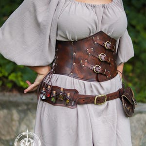 Belt Potion holder for 5 small bottles. Made of leather for adventurers, steampunk, alchemist, healers, cosplay or just to keep spices
