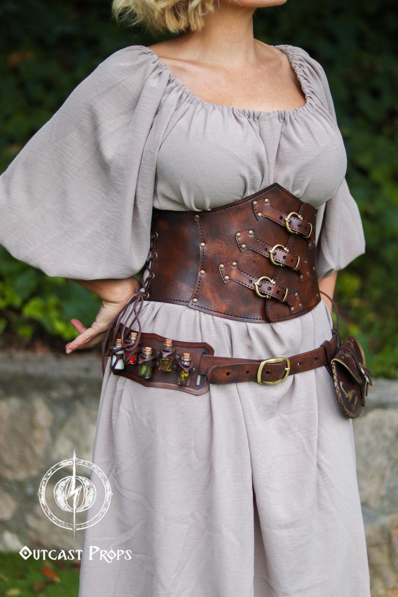 Belt Potion holder for 5 small bottles. Made of leather for adventurers, steampunk, alchemist, healers, cosplay or just to keep spices