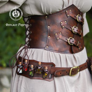 Belt Potion holder for 5 small bottles. Made of leather for adventurers, steampunk, alchemist, healers, cosplay or just to keep spices
