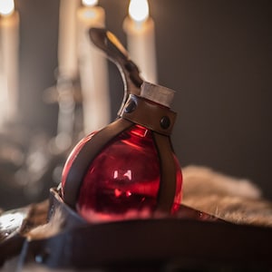 Red Potion Bottle with Leather Holder Potion. Flask DRINKING Bottle for Larp, Costume and Cosplay.