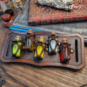 Belt Potion holder for 5 small bottles. Made of leather for adventurers, steampunk, alchemist, healers, cosplay or just to keep spices