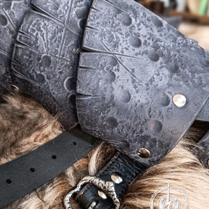 Dragon Scale Leather Bracer: LARP Cosplay Armor for Fantasy Warriors, Orcs, Archers - Handmade Medieval Costume
