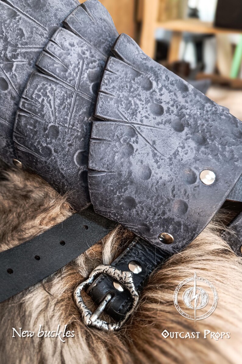 Dragon Scale Leather Bracer: LARP Cosplay Armor for Fantasy Warriors, Orcs, Archers - Handmade Medieval Costume