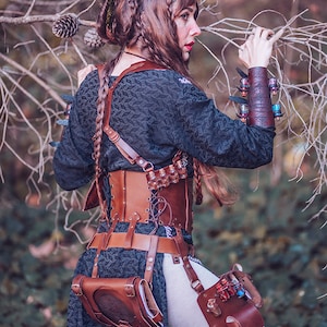 Magic Wand shoulder Holster made of full-grain leather with potions for wizards and witches. Auror Cosplay and LARP