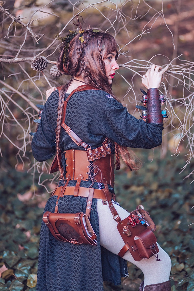 Magic Wand shoulder Holster made of full-grain leather with potions for wizards and witches. Auror Cosplay and LARP