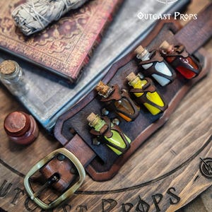 Belt Potion holder for 5 small bottles. Made of leather for adventurers, steampunk, alchemist, healers, cosplay or just to keep spices