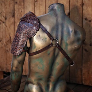 Leather Shoulder Pauldron: Musketeer Armor for LARP, Renaissance LARP, cosplay, Ren Faire accessory, Aramis inspired