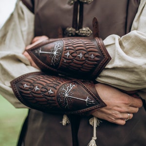 Elessar Bracers, Medieval Leather Men Armor, Larp Viking Bracer Handmade of  High Quality Leather and Beautifully Aged -  Canada