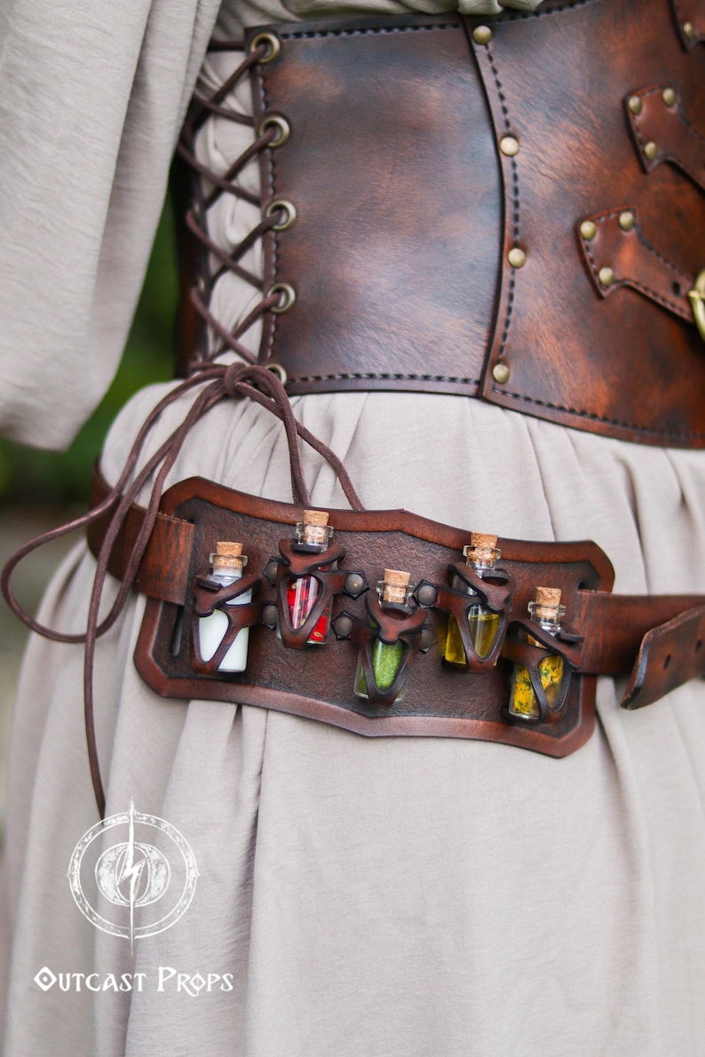 Belt Potion holder for 5 small bottles. Made of leather for adventurers, steampunk, alchemist, healers, cosplay or just to keep spices