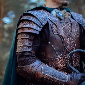 Handmade Viking leather shoulder armor Sedrik for Celtic LARP costume, Nordic fantasy shoulder pauldrons with engraved knotwork, detailed Viking leather torso armor and arm guards, premium leather LARP armor for Norse cosplay