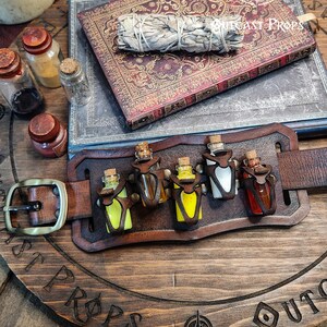 Belt Potion holder for 5 small bottles. Made of leather for adventurers, steampunk, alchemist, healers, cosplay or just to keep spices