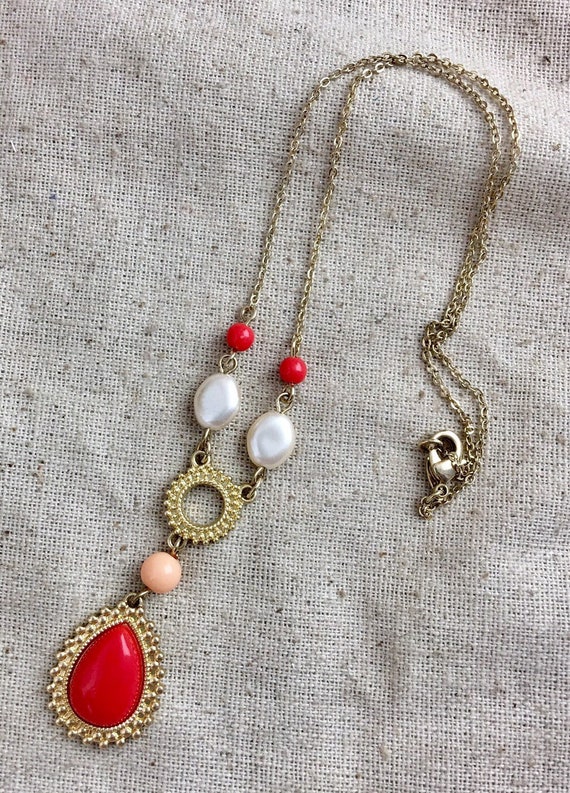 NRT Avon Vintage Faux Coral and Faux Pearl Necklac