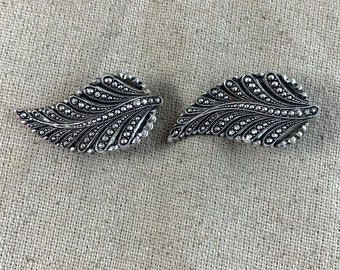 Eloxal Aluminum Clip on Leaf Earrings from Germany, 1 1/2" x 1 3/4", silver tone base metal clips, vintage, mid century, signed