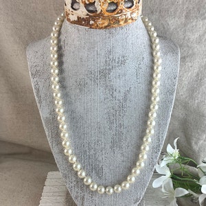 NWOT Strand Hand Knotted Large Faux Pearls Necklace