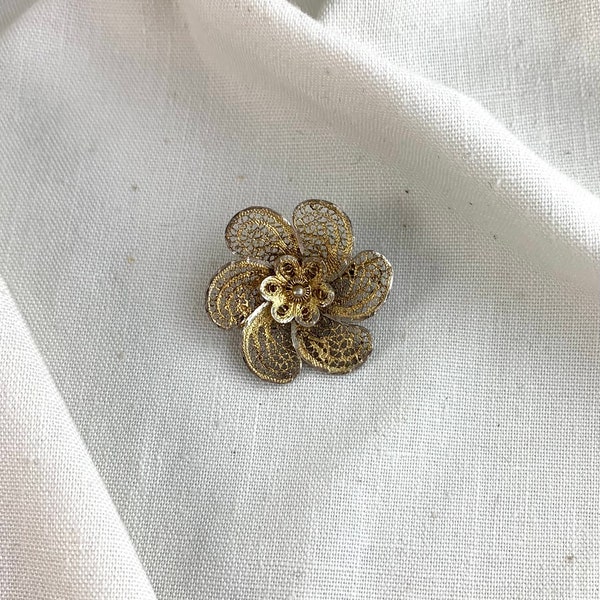 Antique Cannetille Flower Brooch, 1" in diameter, gold tint, open C clasp, maybe sterling, not marked