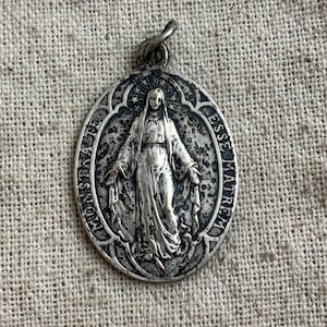 Antique French Religious Medal, 1 3/8&quot; x 1&quot;, 1939, Congregacion Des Enfants de Marie