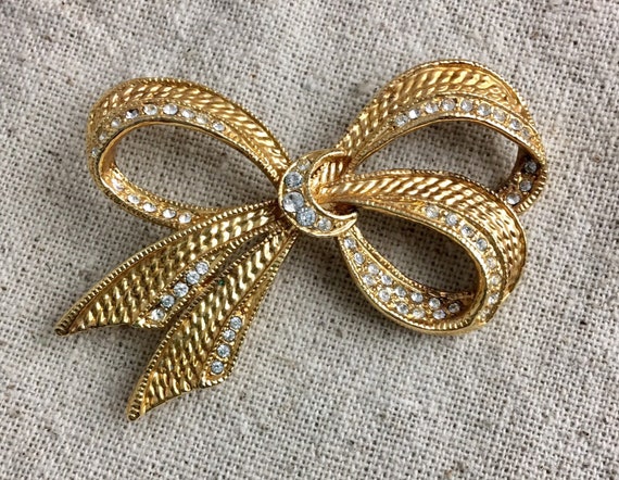 Vintage two tone bow pibrooch