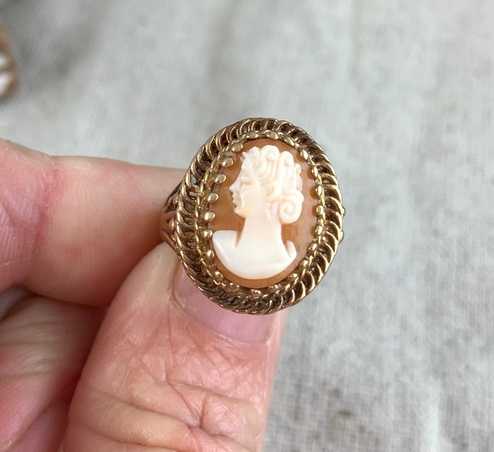 Cameo Ring Left Facing Vintage Estate Size 7 1 2 18 Mm X 16