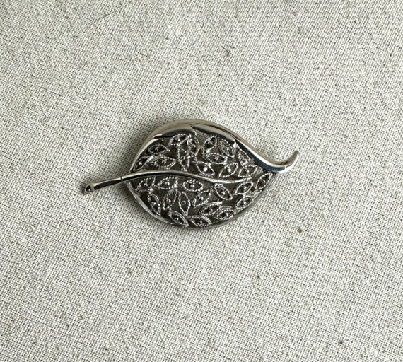 Filigree Leaf Brooch, 2 7/8" x 1 1/2", silver ton… - image 1