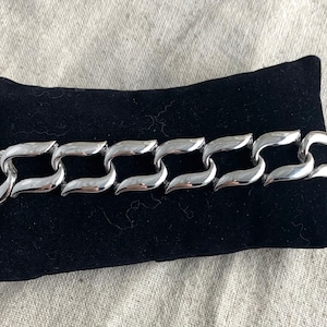 Fernando Originals (FO) Link Bracelet, 7 1/2" long, 3/4" wide, silver tone base metal. vintage, signed