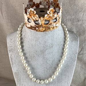 Vintage Knotted Faux Pearl Bead Necklace, 16" long, 8 mm white plastic beads, gold tone hinged clip clasp, unbranded