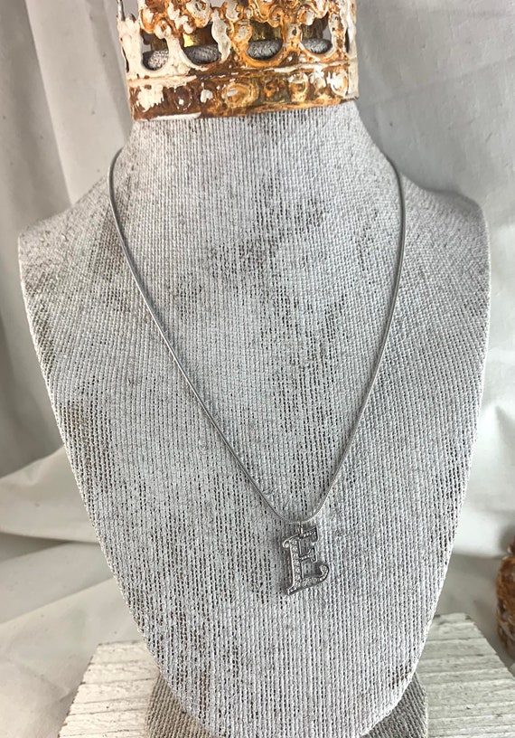 Avon Initial E Pendant Necklace, 16" long, 3" ext… - image 3
